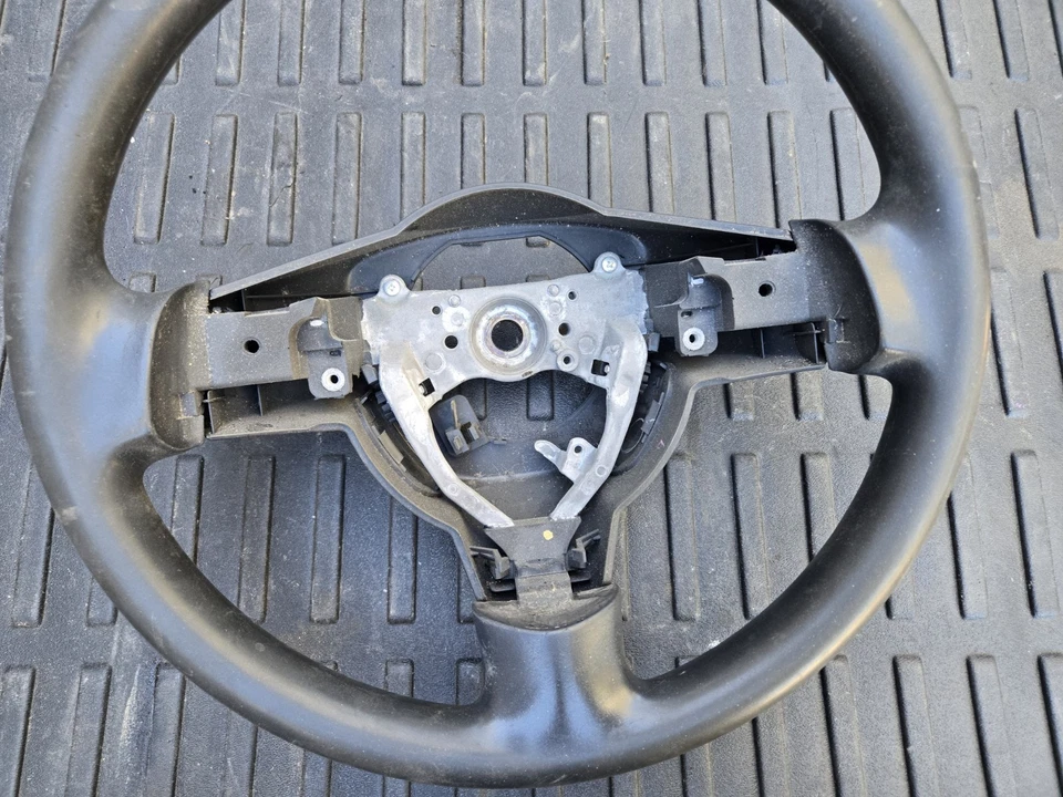 Volante Toyota FJ Cruiser 2007-2014 Foto 2 de 4