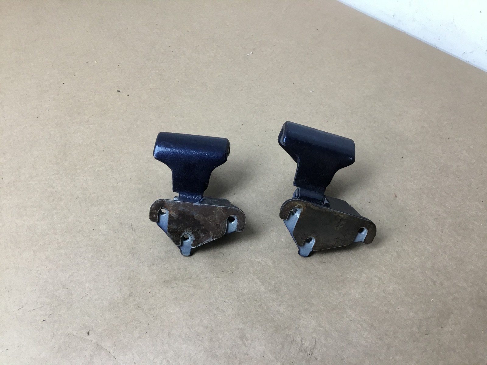 Maserati Coupe GT 2003 Front Right Passenger Door Hinges Set Pair 02-06 ;:Y