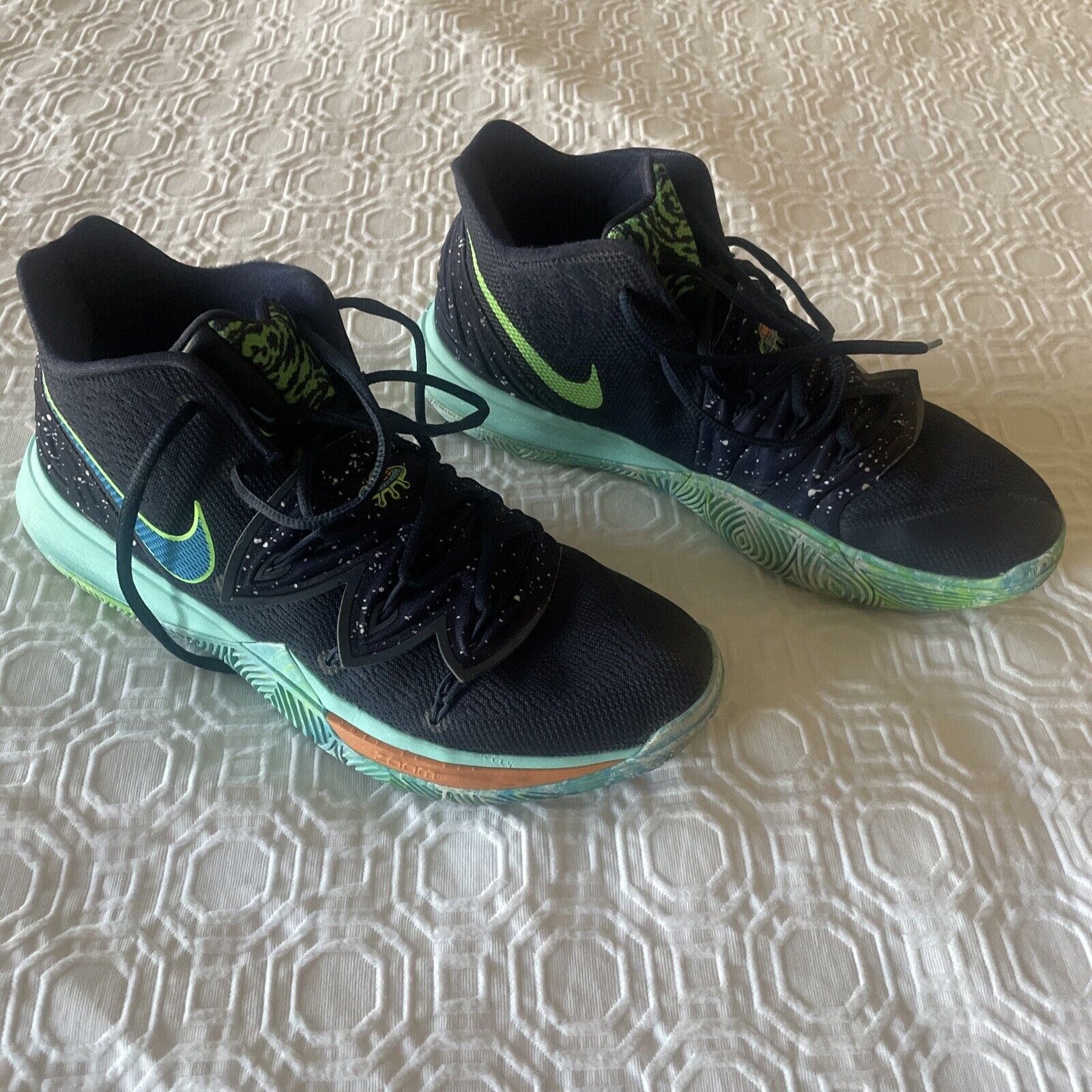 Lima dictador comestible Size 10.5 - Nike Kyrie 5 UFO 2019 for sale online | eBay