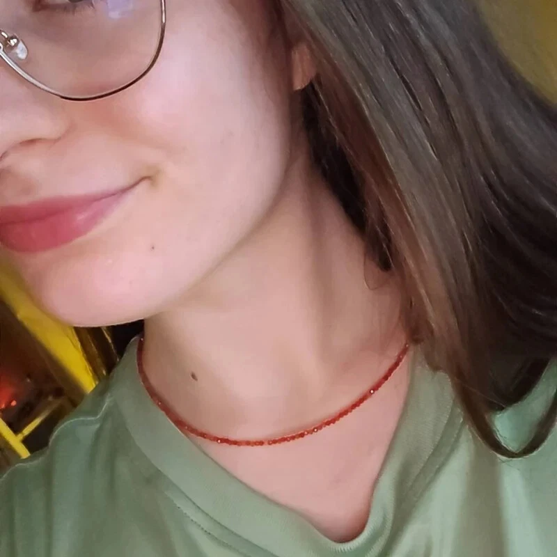 Gargantilla de cornalina hecha a mano pequeñas cuentas de 2 mm, plata de ley ajustable Foto 3 de 4