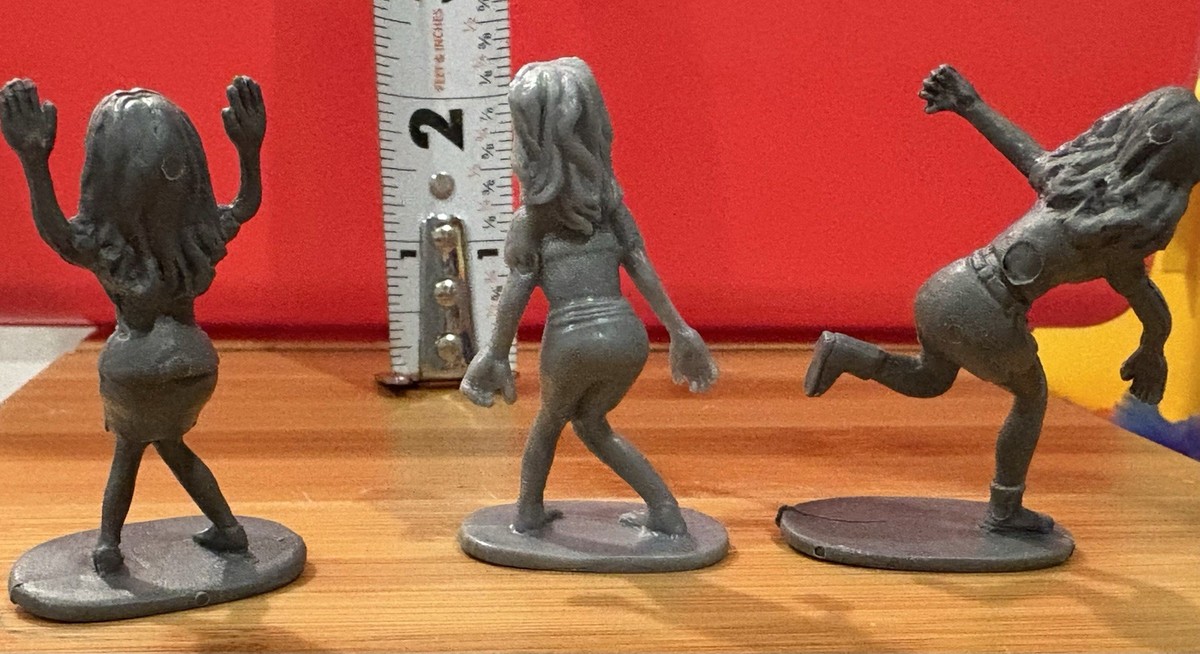 Zombie Figurines 13 grey plastic undead army men toy soldier