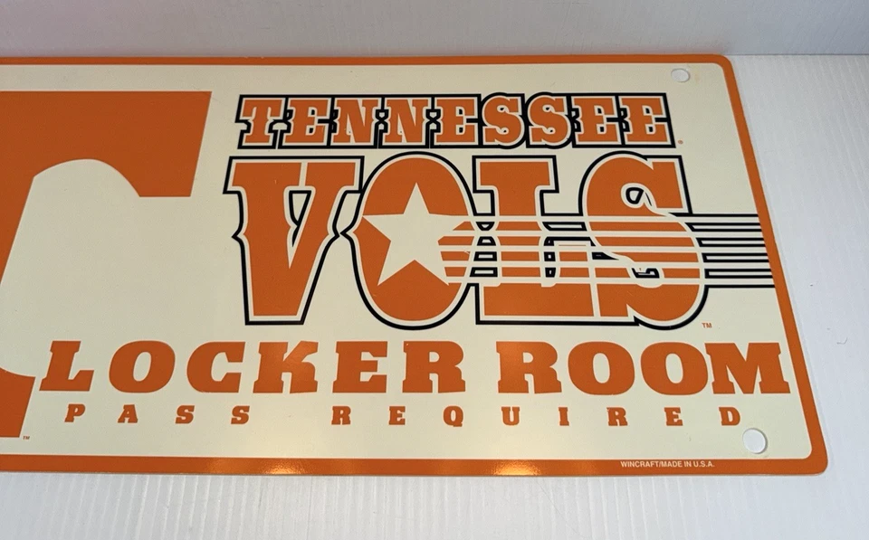 Letrero de plástico vintage de vestuario de voluntarios de Tennessee Wincraft EE. UU. 19' x 8,5" Foto 3 de 4