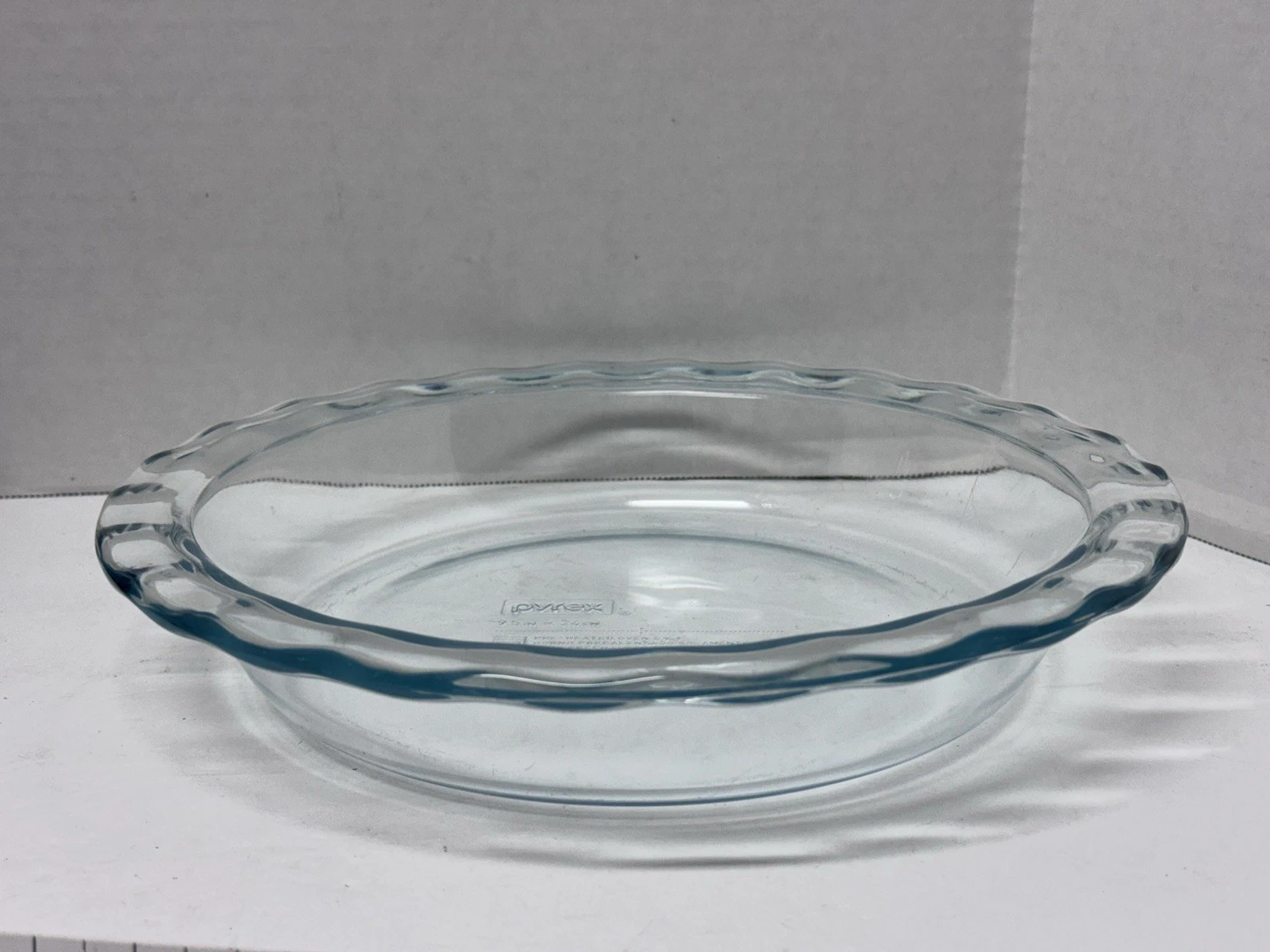PYREX 24-CM 9.5 in x 2 in Clear Fluted Rim Glass Dish Pie Plate Baking