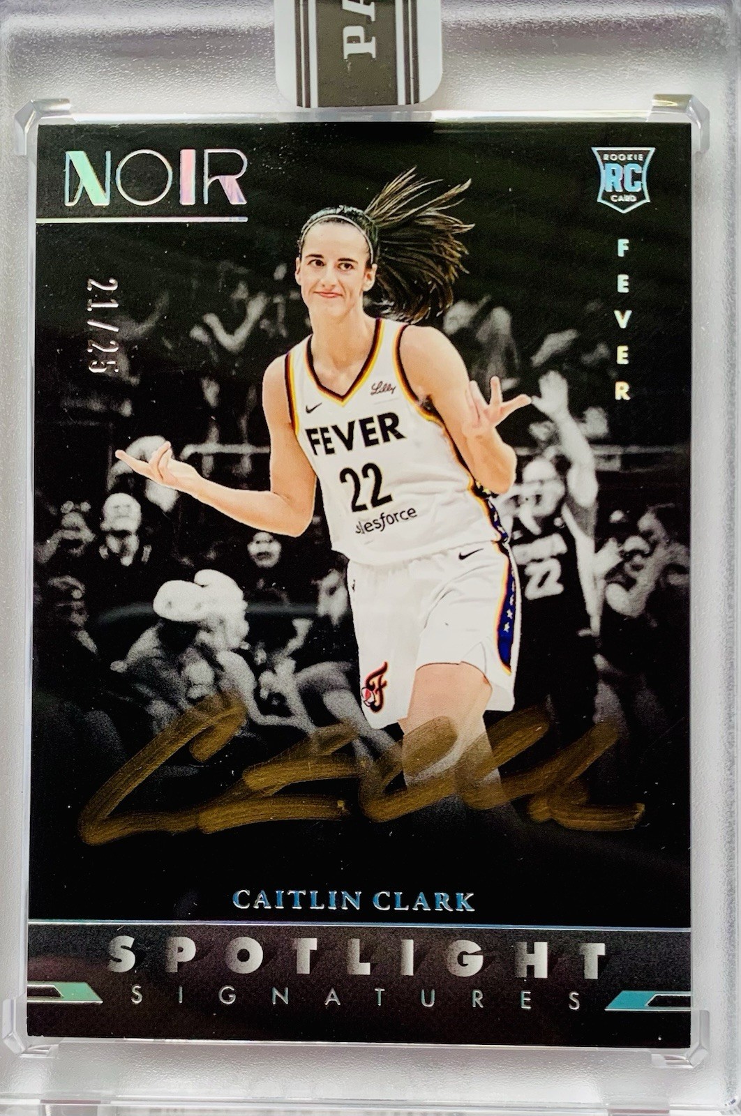 Caitlin Clark 21/25 Rookie Auto Noir Spotlight Panini 2024 WNBA Royalty
