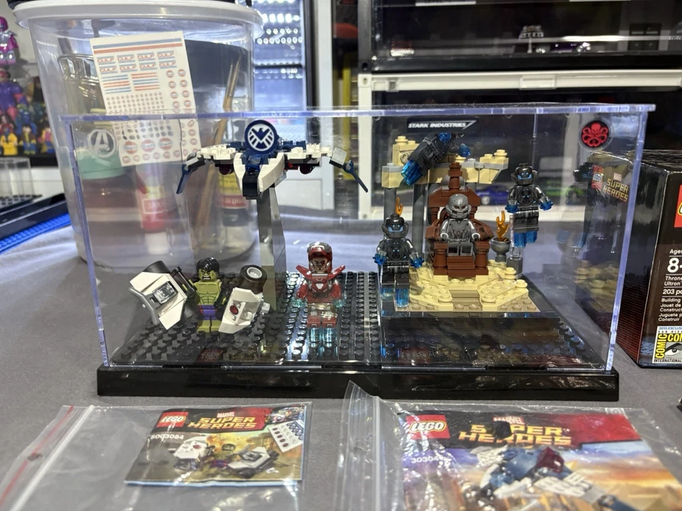 Lego Age Of Ultron, Comic Con Throne Of Ultron Plus Foil Packs, - Image 2 of 3