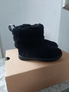 infant uggs size 7