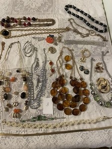 Lot Of Jewelry 25 Pcs 