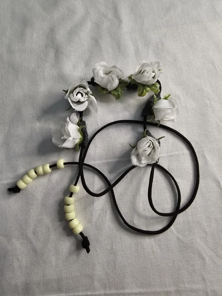 Diadema corona flor blanca, diadema boda Foto 2 de 4