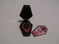 COLLAR REGALO MONSTER HIGH DRACULAURA CON CAJA E INVITACIÓN DULCE 1600 MATTEL