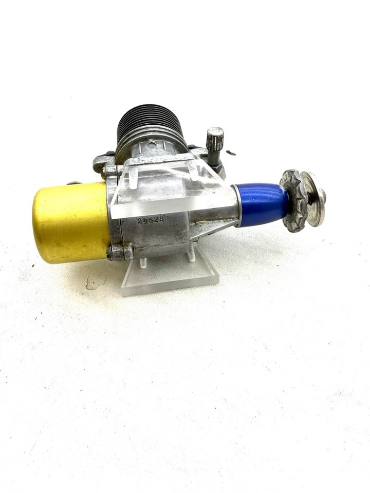 VINTAGE 1948 OK MOHAWK CHIEF 29 GLOW MODEL AIRPLANE ENGINE Gold Tank M2 - Image 3 of 4