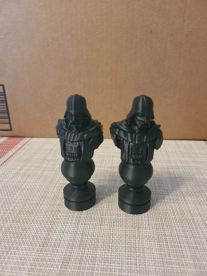 Juego de piezas de ajedrez Star Wars Darth Vader Luke Skywalker Yoda Leia Han Solo R2-D2 Foto 2 de 4