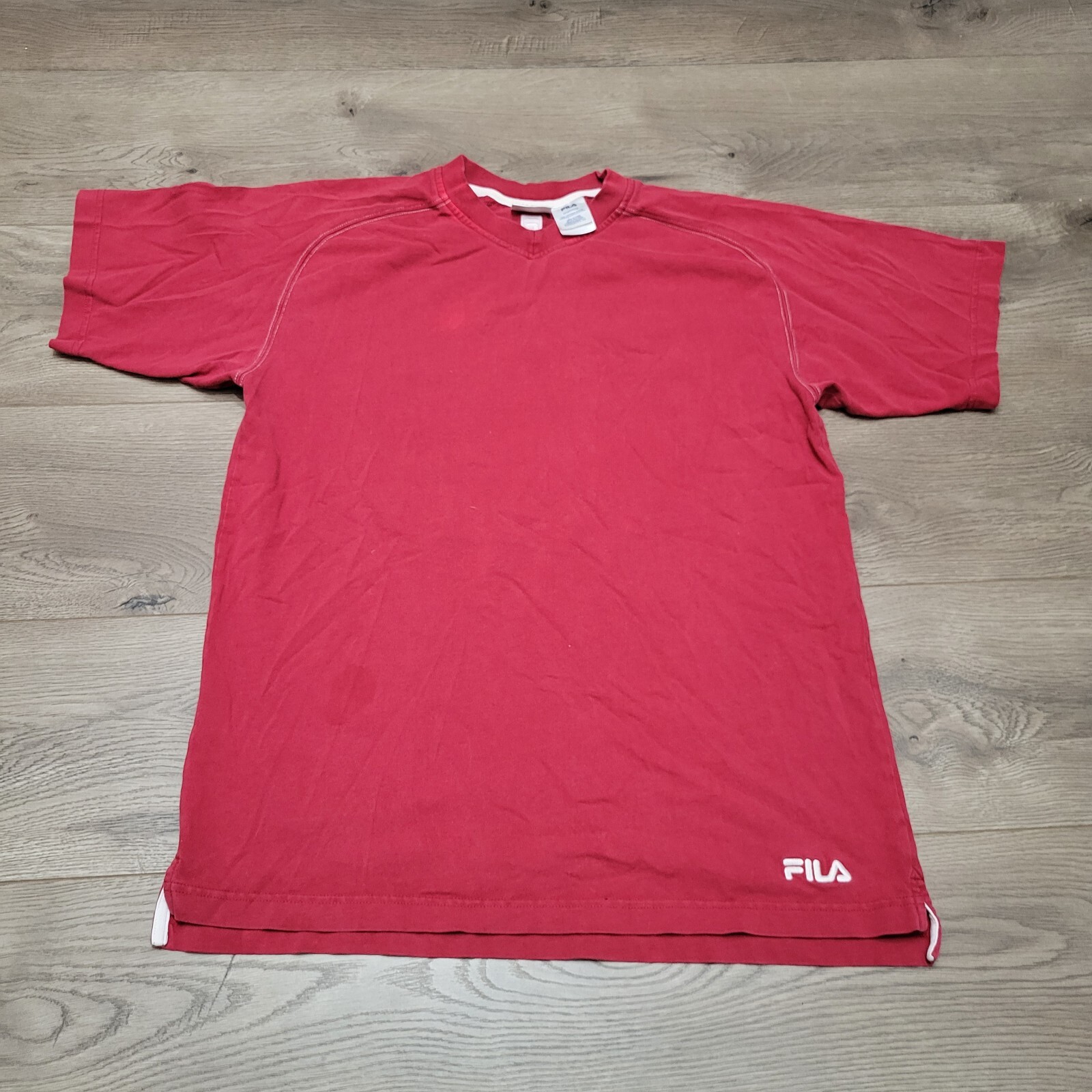 FILA Camicia Uomo Rosso Medio V Collo Preppy Abbigliamento Sportivo Ricamato Athleisure T shirt