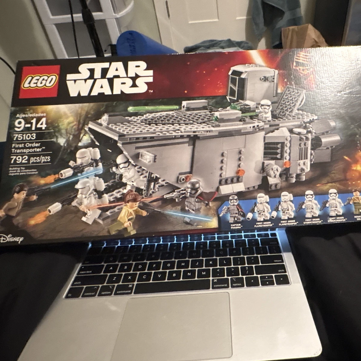 First Order Stormtrooper First Order Transporter LEGO (R) Complete