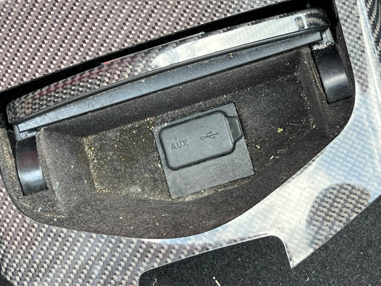 Maserati Ghibli OEM Center Console Glove Box Compartment Carbon Trim – 673000333