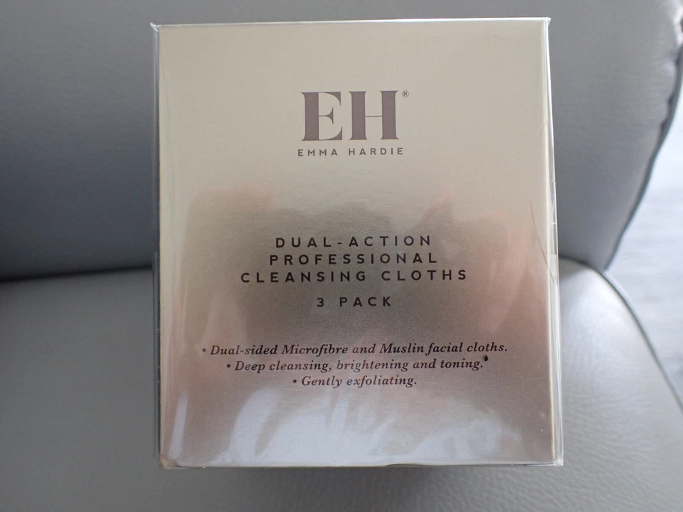 ⭐️EMMA HARDIE⭐️ NEW ⭐️EH EMMA HARDIE⭐️DUAL ACTION PROFESSIONAL CLEANSING CLOTHS CLOTH ~ 3 PACK