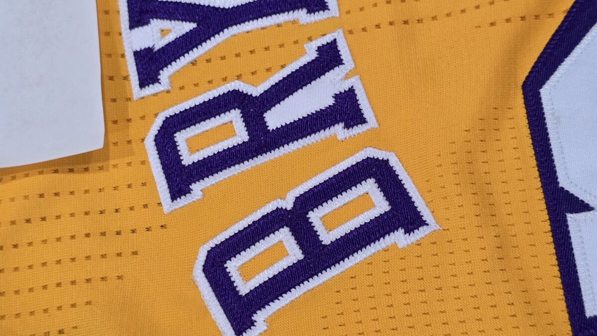 KOBE BRYANT 2010-11 HWC Nights LAKERS Adidas REV30 Pro-cut KOBE BRYANT 2010-11 HWC Nights LAKERS Adidas REV30 Pro-cut