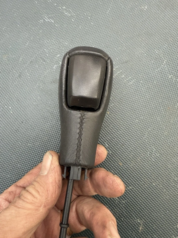 Pomo de cambio de marchas Volvo 2004-2007 V70 XC70 04-09 S60 cuero gris automático Foto 2 de 4