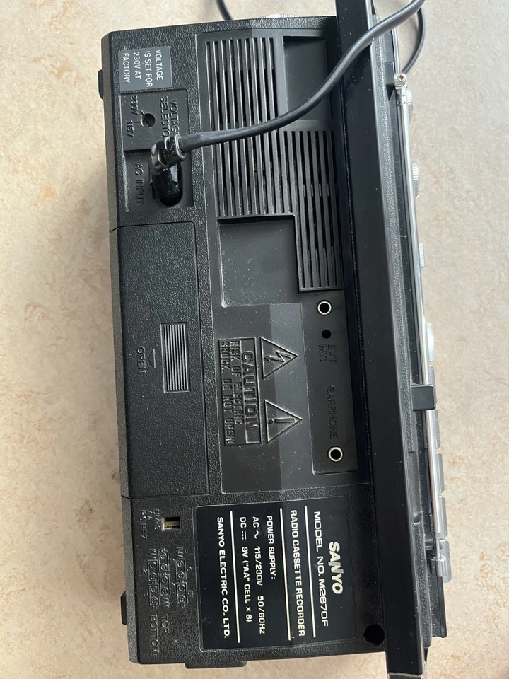 sanyo am/fm cassete recorder original aus Japan model no.m2670f - Bild 2 von 4