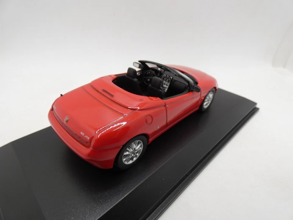 Alfa Romeo Spider GTV 2003 rouge 1/43 Norev en boite - Photo 3/3
