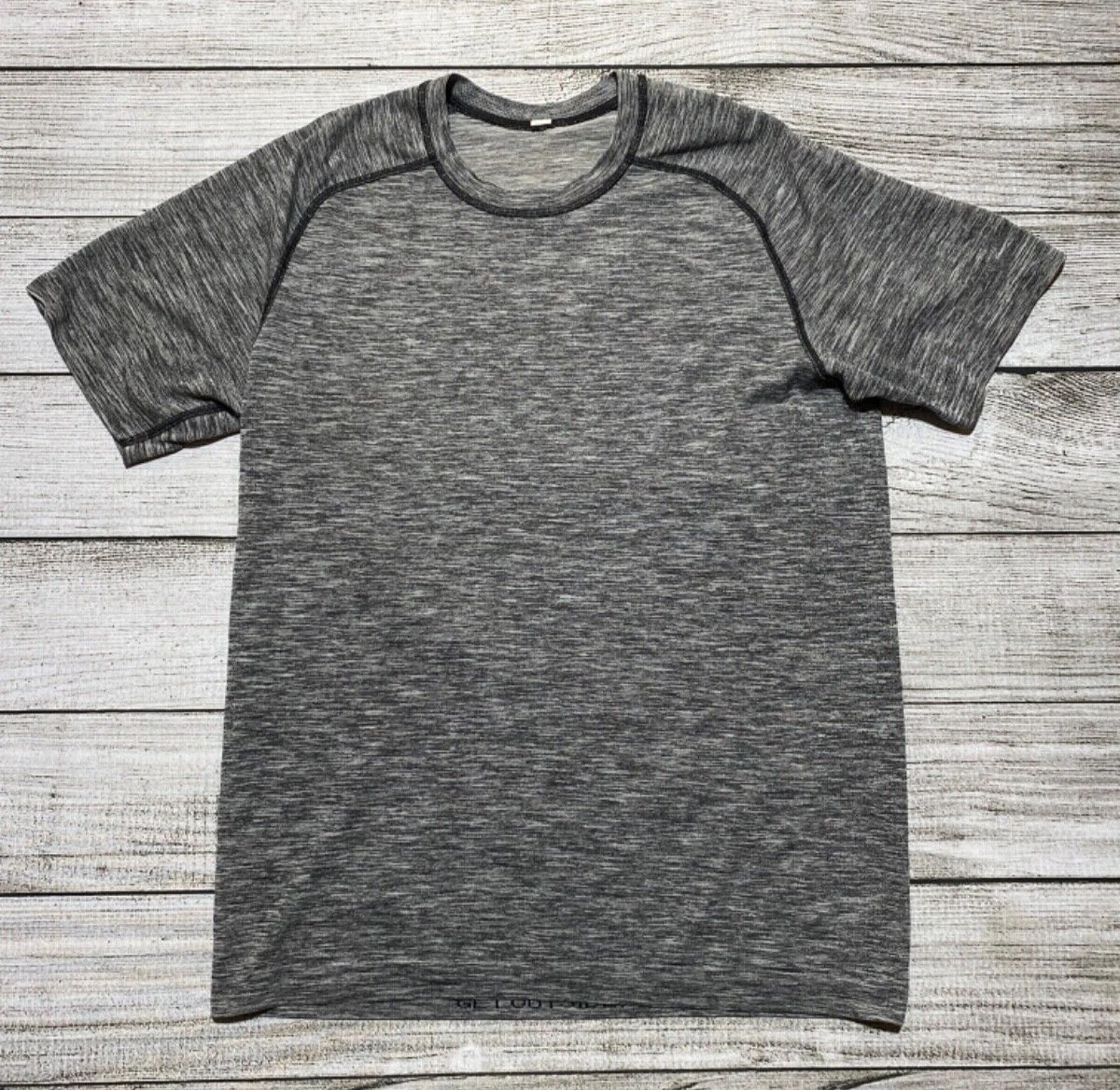 Lululemon Mens Medium T-Shirt Metal Vent Tech Short Sleeve Performance Gray