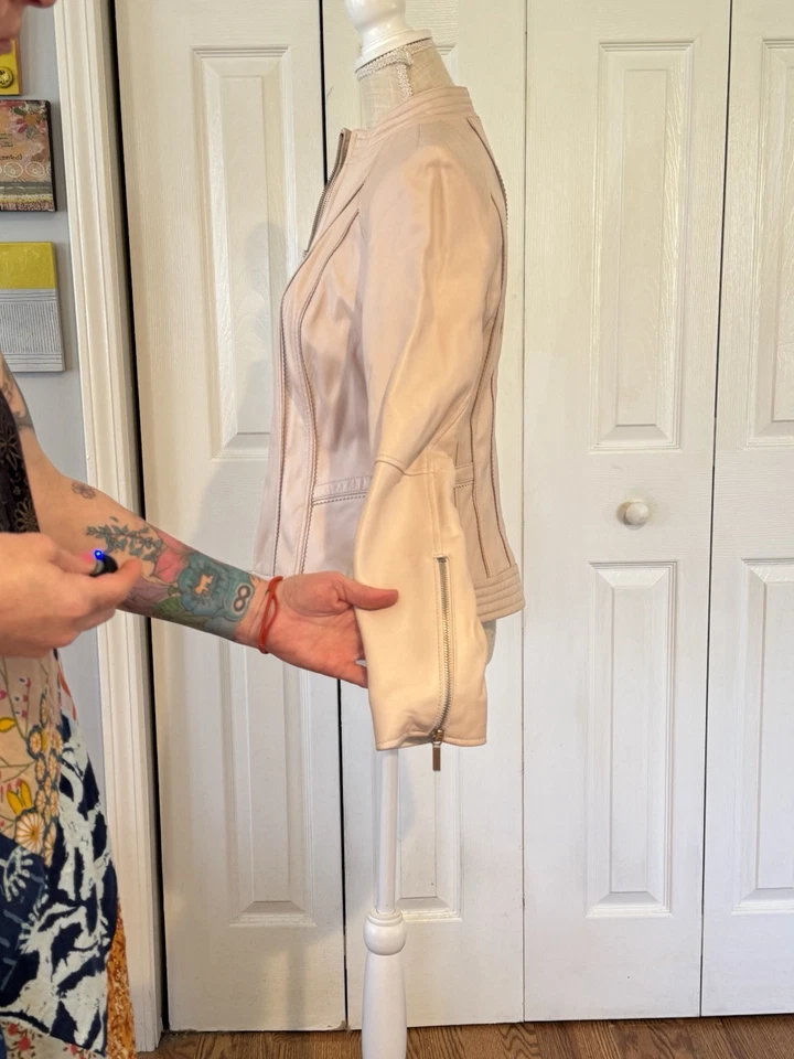G.I.L.I. Jaqueta de couro blush rosa com zíper frontal detalhe costuras tamanho 8 leve desgaste - Imagem 4 de 4