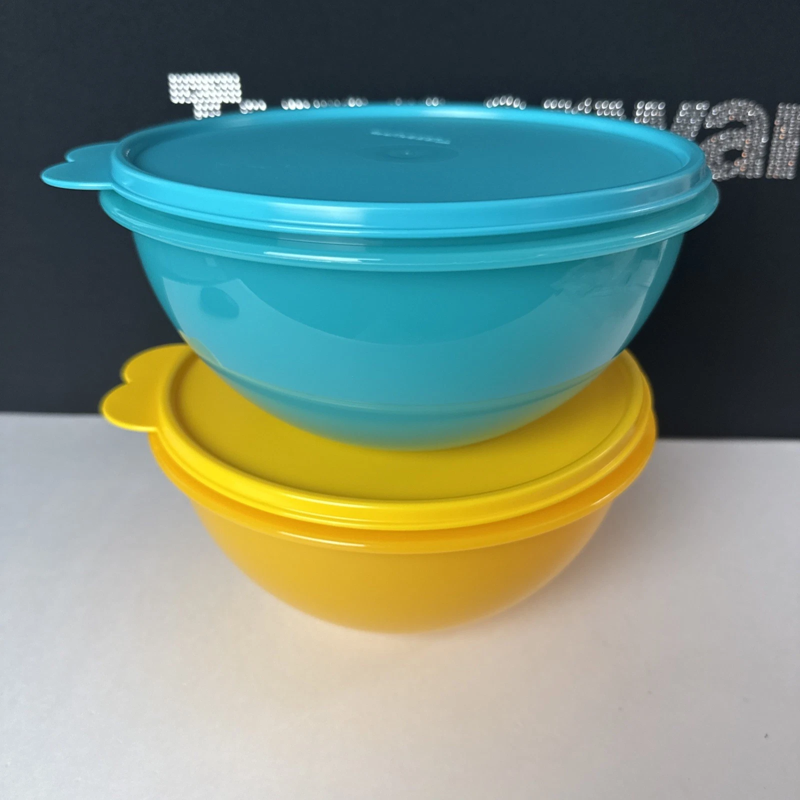 Tupperware Wonderlier Bowl Set 7.5 Cup Mixing Bowl Set Of 2 Yellow And Teal Blue
