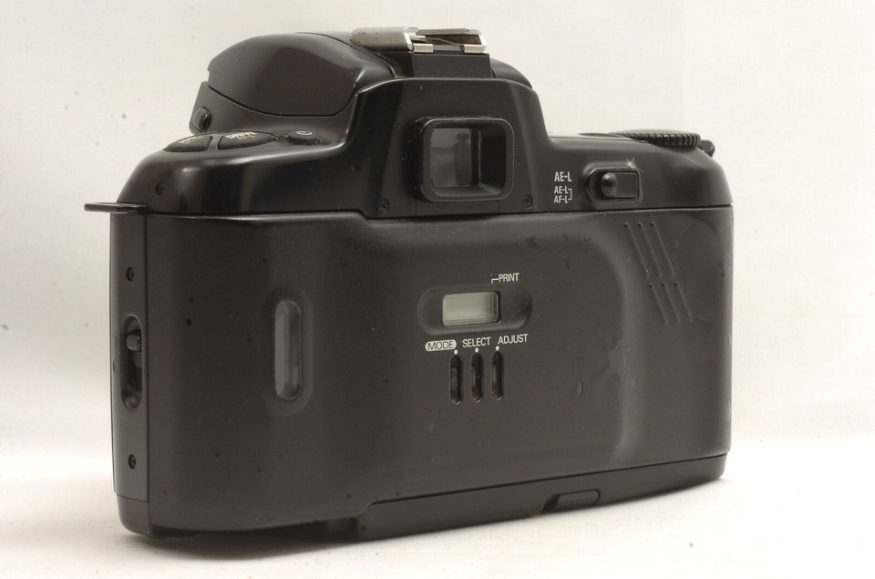 NIKON F-601 35MM Film SLR Corps de la Caméra Seulement Testé Actif Japon [ EXC+ EUR 30,80