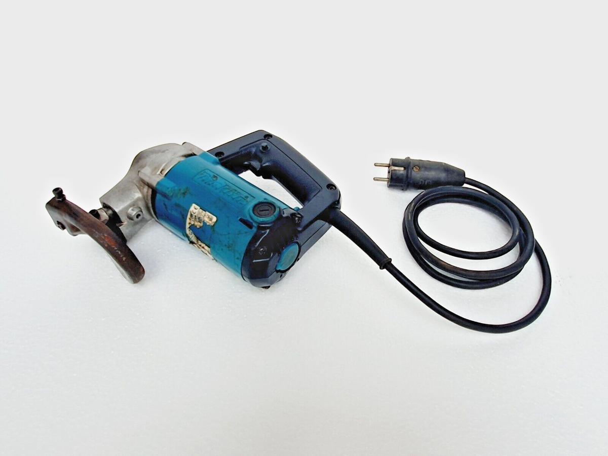 Makita JS3201 Metall-Schere – 710 Watt, Für Stahl, Edelstahl & Aluminium, Leise & Leicht Mit 3,4 Kg, Inkl. Werkzeugaufbewahrung