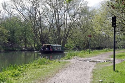 Photo 6x4 Lee Navigation Halls Green Just before the [[4921917]] c2016