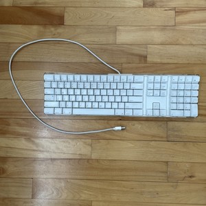 Genuine Apple A1048 Wired USB Keyboard - White -Tested