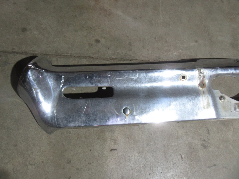 Dodge Monaco Polara 1967 parachoques trasero original pieza central cromada Foto 2 de 4