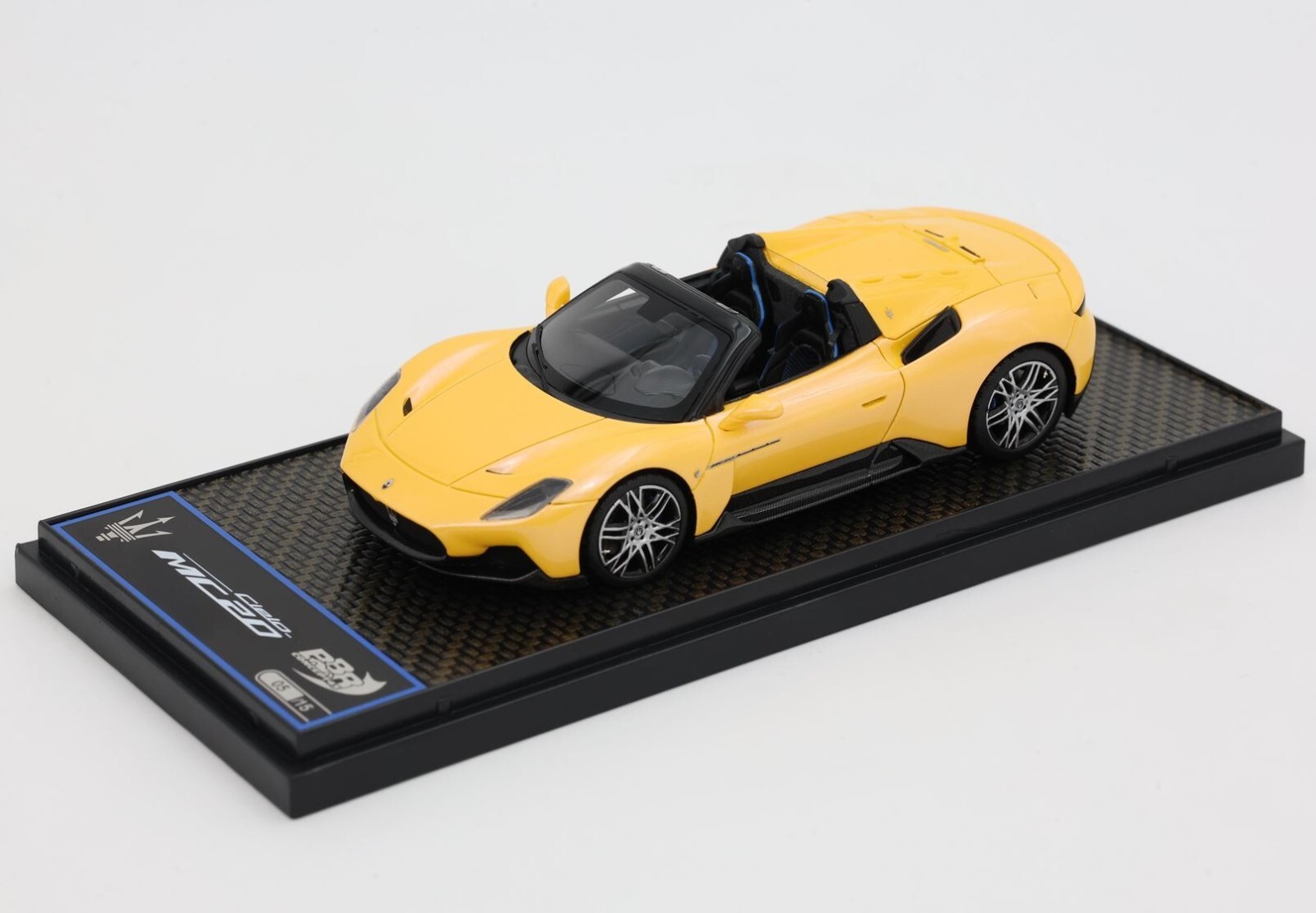 Maserati MC20 Cielo BBR 1/43 : exposez l'esprit de la Riviera italienne dans votre bureau