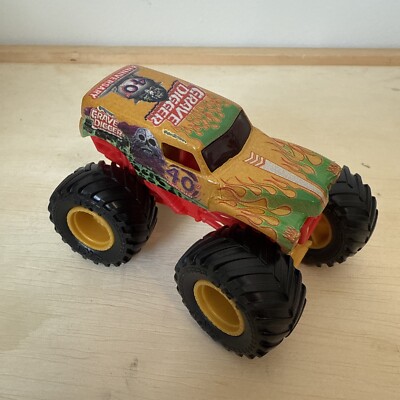 Monster Jam 1:64 Diecast Truck Grave Digger Gold Exclusive 40th Anniversary