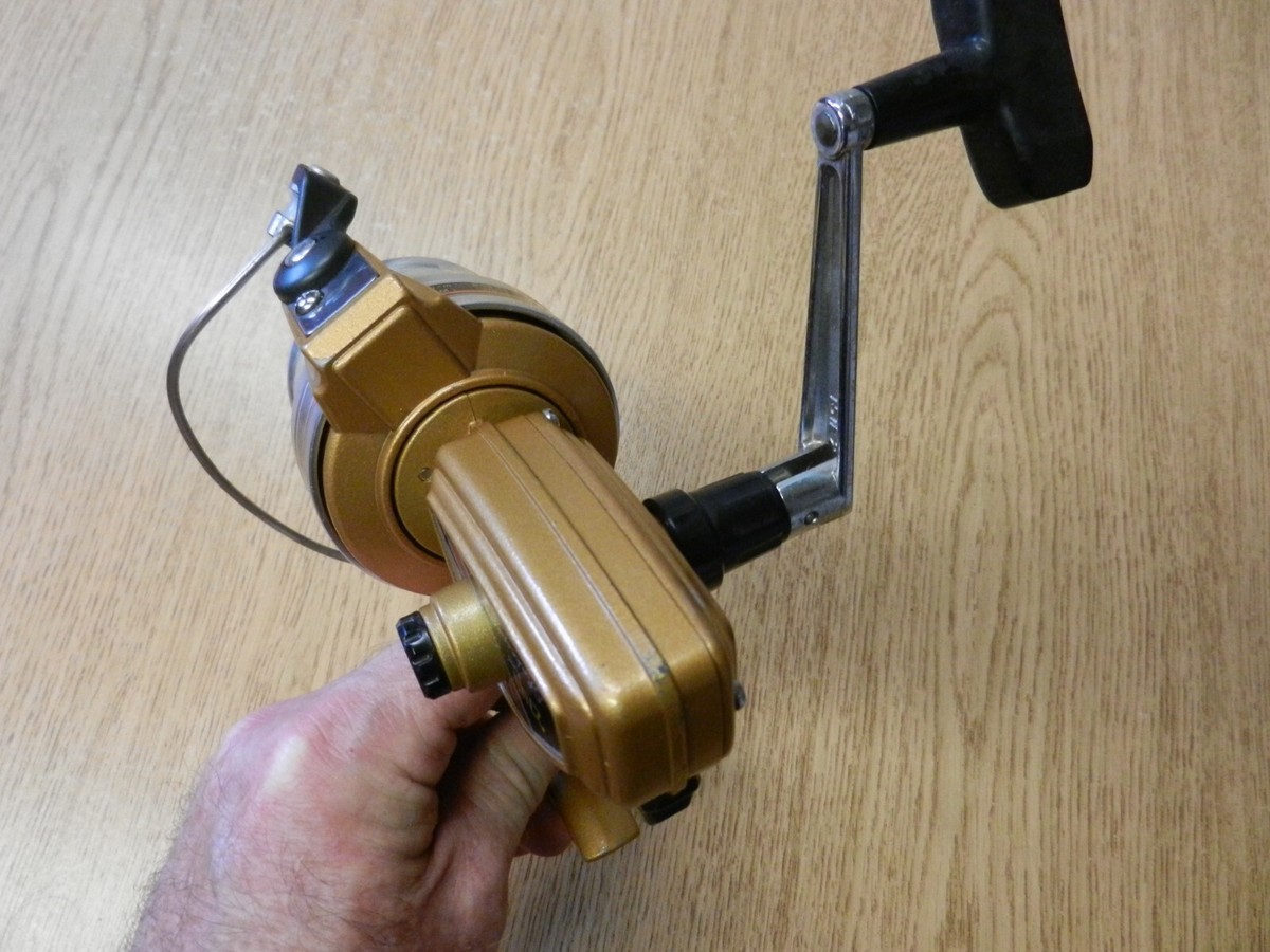 Vintage Shakespeare 2741 DB Japan Spinning Reel Gold Color Smooth