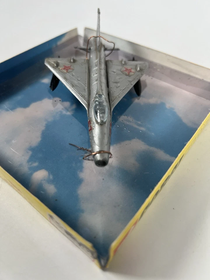 Avión Corgi Lintoy 1304 MIG-21 P.F astilla en estuche original 1972 Foto 3 de 4