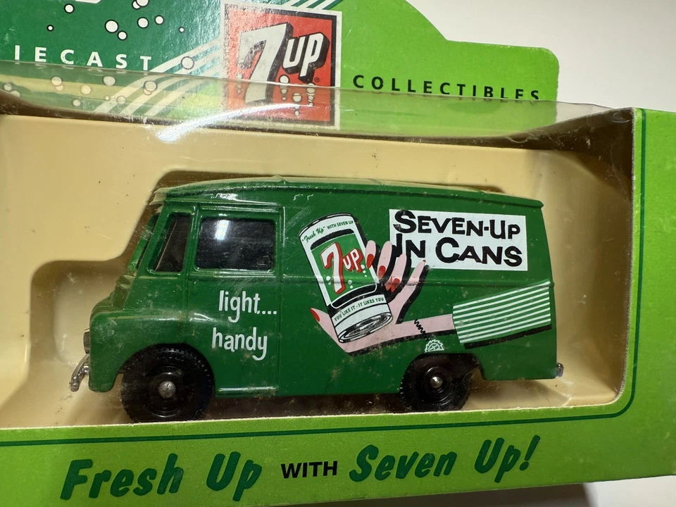 Lledo No 71006 Diecast Van:  1959 Morris LD 150  - 7UP Green - Image 2 of 4