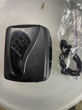 Lenoxx Sound Cassette Player w/ Grapgic EQ model 822 Includes Ear Buds