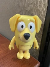 Bluey Family & Friends Action Figure Neighbor Dog LUCKY'S DAD Yellow Labrador