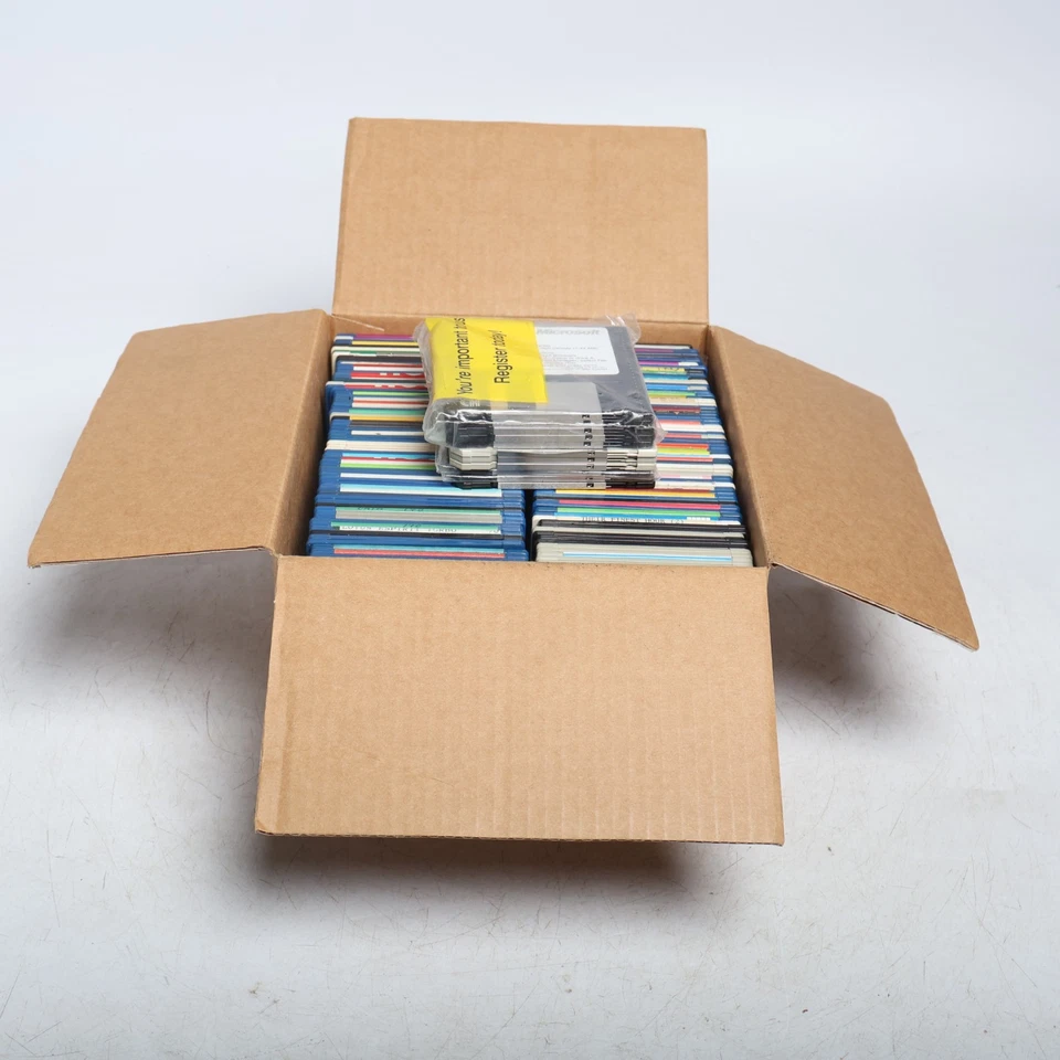 LOTE A GRANEL de 200+ - Disquetes de 3,5" juegos/programas tal vez algunos espacios en blanco Foto 2 de 4