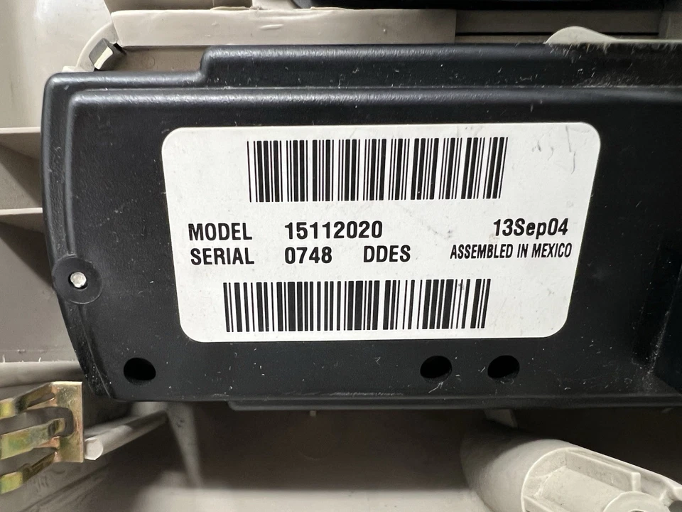 GMC Yukon Chevy 1999-2006 consola superior domo luz control de clima trasero OEM Foto 4 de 4