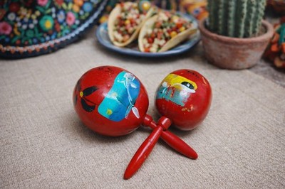 Vintage Maracas Paar handbemalte rote mexikanische Kürbisstreuer