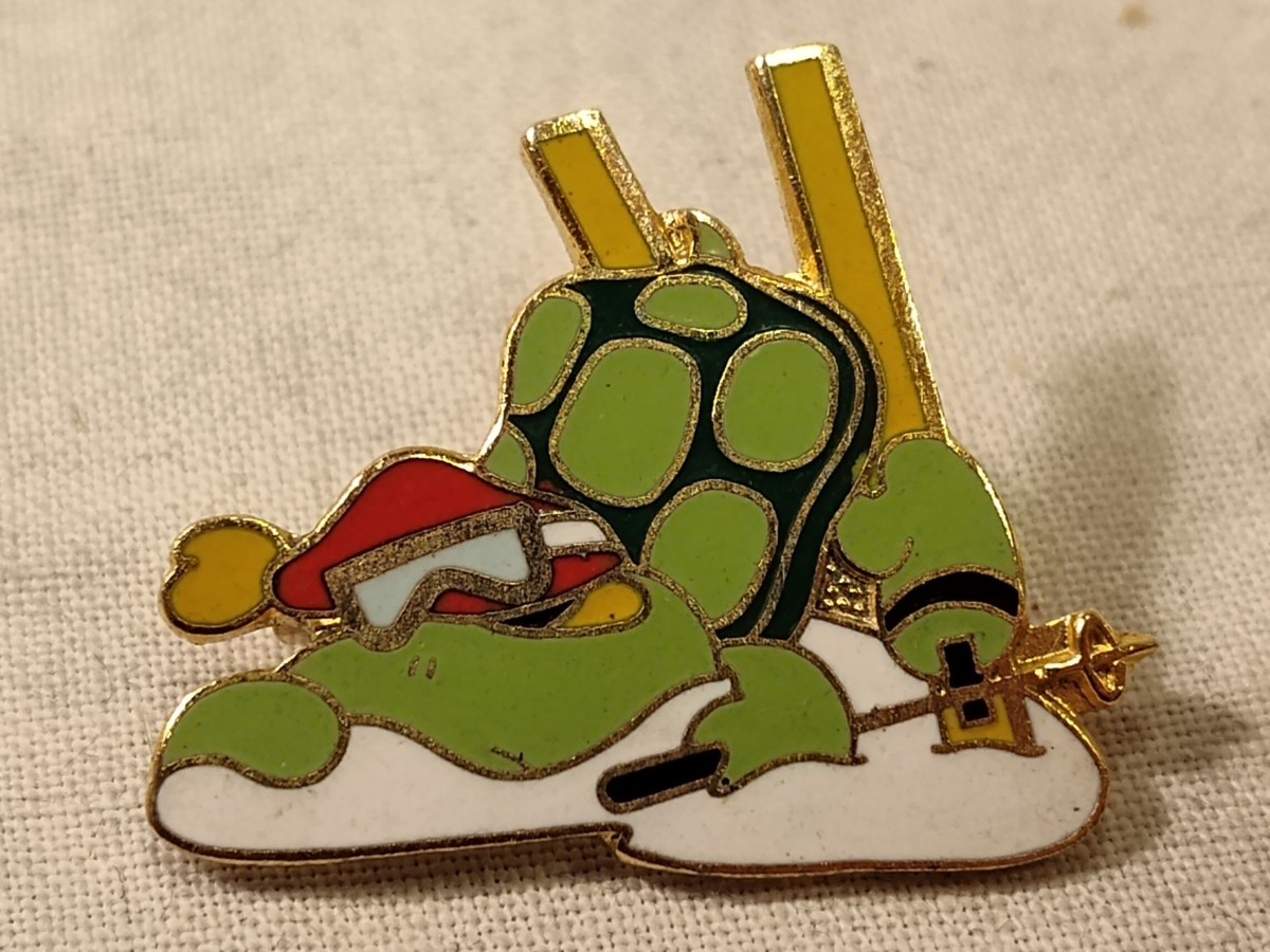 Vintage Silly Turtle Enamel Ski Lapel Pin Brooch