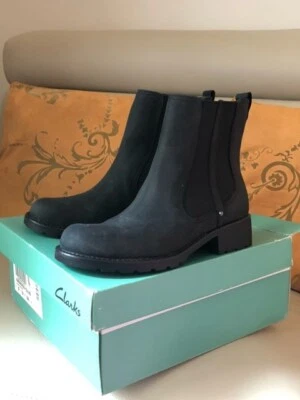 bottines clarks neuves , jamais portées , en cuir noir taille 38 , femme - Photo 1/4