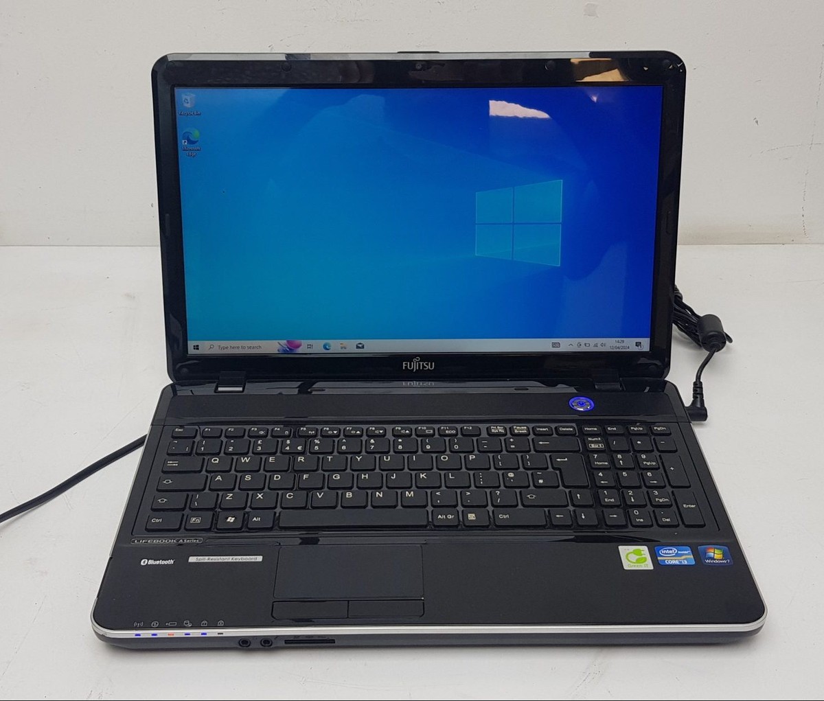 Fujitsu Lifebook AH531 i3-2330M 2.2GHz - 8GB Ram - 15.6