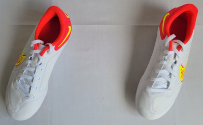 Youth Sz 4.5Y White Red Yellow Nike Tiempo Legend 9 Club Soccer Cleat DA1331-176