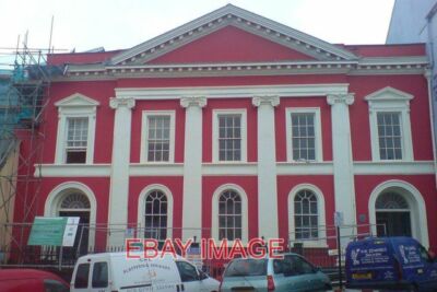 FOTO HAVERFORDWEST WIEDERGEBURT DER AUENLANDHALLE IN EINEM ZIEMLICH FESSELNDEN SCHATTEN VON RA
