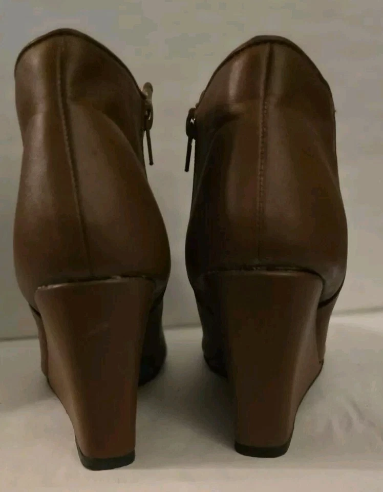 Botín Charlotte Russe Marrón Cuña Talla 8M Foto 4 de 4