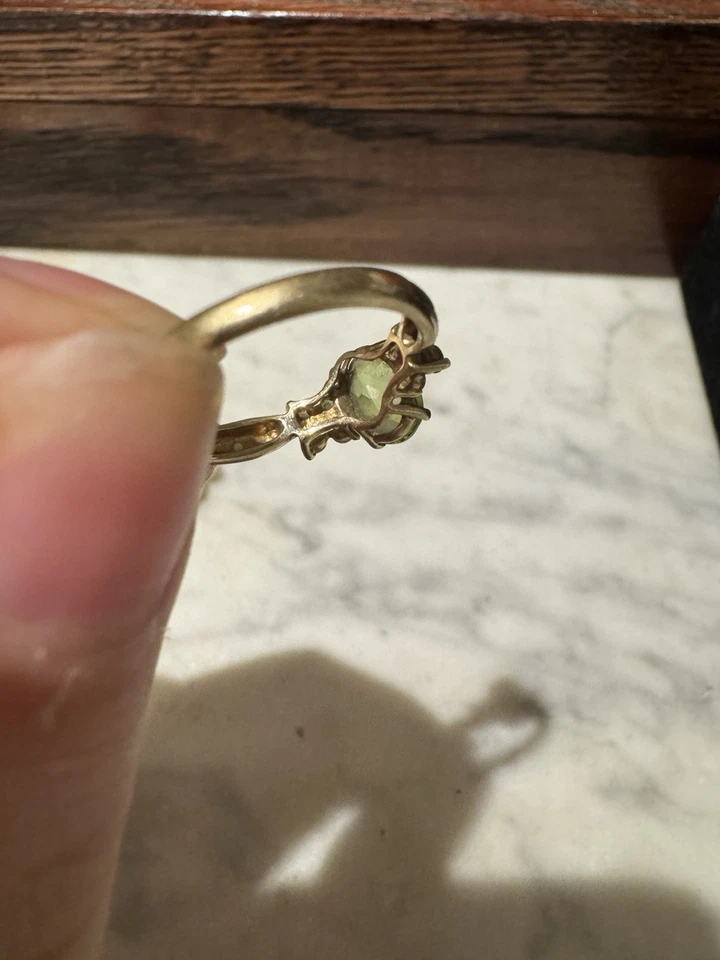 STUNNING Yellow Gold 10k Peridot Ring Size 7 - Image 4 of 4