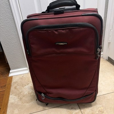 Briggs & Riley Baseline Luggage Medium 22'' Red Spinner Suitcase