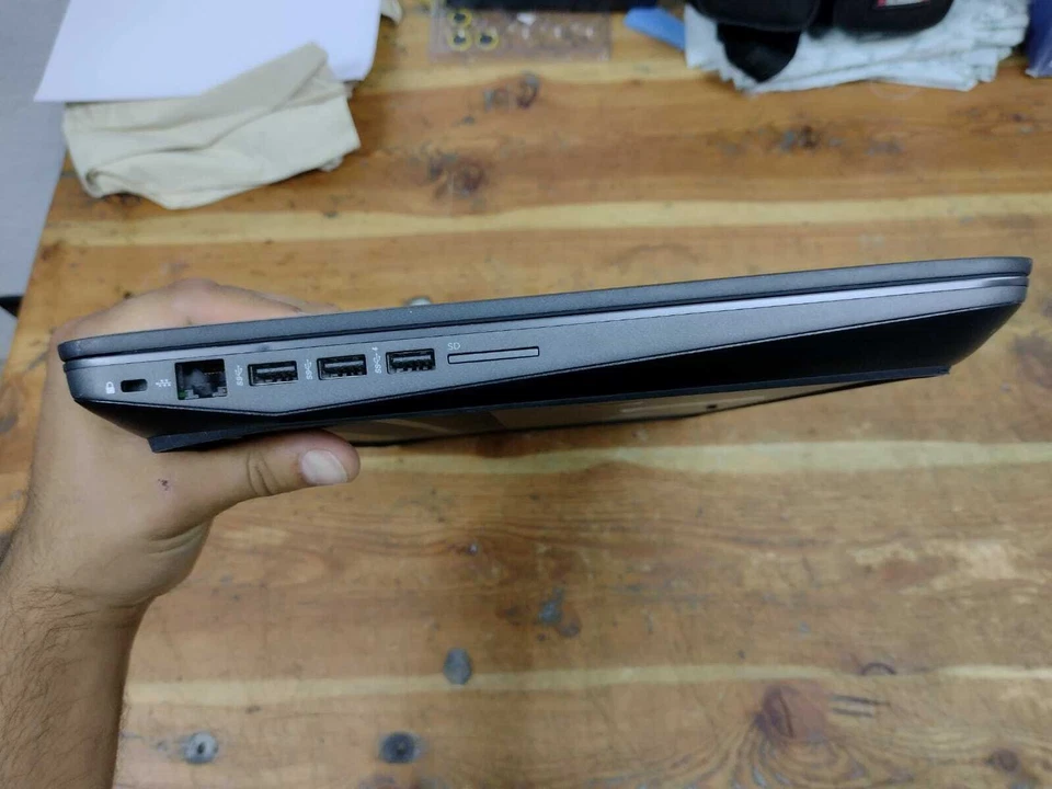 ZBOOK 17 G3 M3000M 4GB SCHEDA VIDEO DED 32GB RAM 17.3" i7 6820HQ WORKSTATION - Immagine 3 di 4